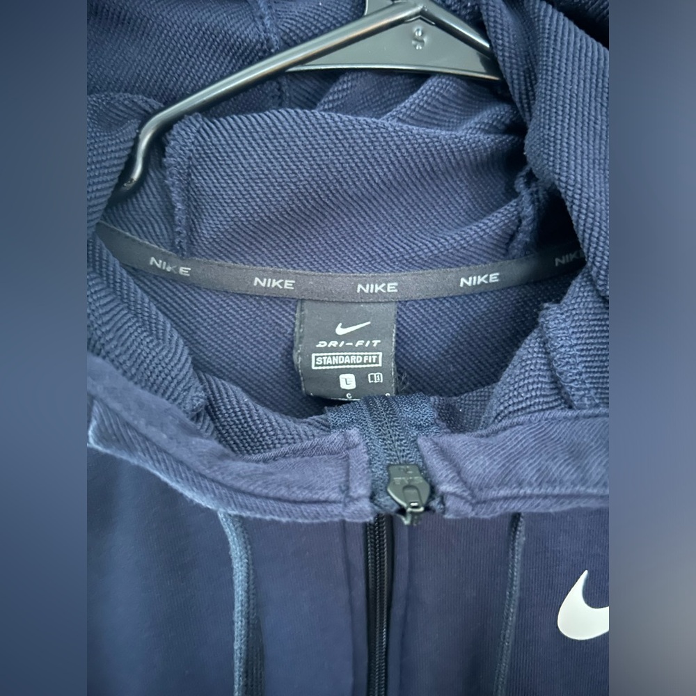 Nike - Picture 2 of 3